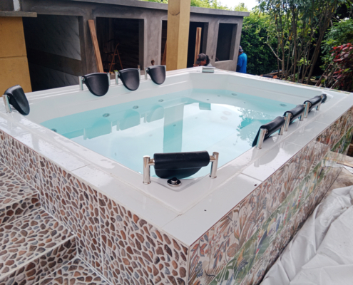 Jacuzzis de alta calidad en Bogotá para interiores y exteriores, ideales para relajación y confort.